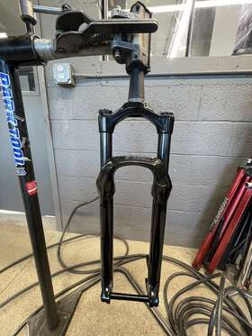 Rockshox 004020555011 Judy Silver Tk Suspension Fork Thru Axle 15x110 Spacing 29 Inch 27.5 Wheel