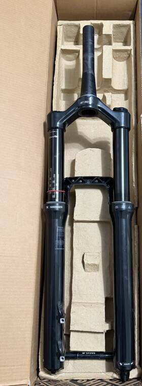48t13521039 Rockshox Domain 29in Suspension Fork 160mm Travel 44mm Offset Black