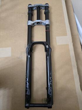Rockshox 710845830600 Boxxer Select Charger Rc - 29 Inch Boost 20x110 200mm 46mm Debonair