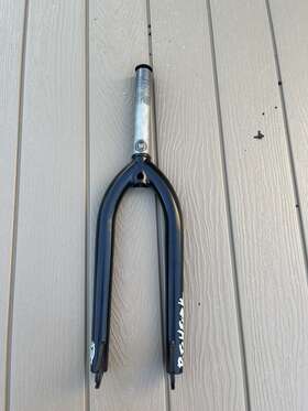 02-pft-blk-22s S&m 02-pft-blk-22 22 Inch Pitchfork Xlt Fork Black