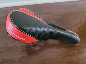 Dd6619 Schwinn Soft Saddle Bicycle Seat Cutout Middle Black And Red 10 Inch X 6
