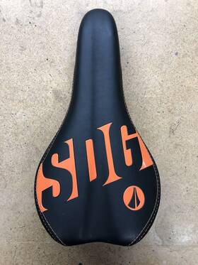 00811 Sdg Fly Jr Junior Saddle Steel Rails - Black With Orange