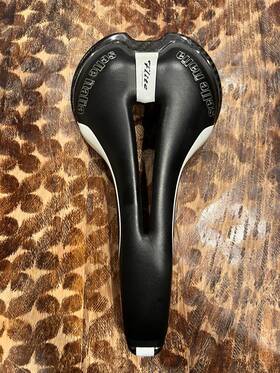 20i017a500wca001 Selle Italia Flite Tekno Flow Saddle - Carbon Black Great Condition. 125 Grams