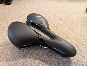 582317 Selle Royal Respiro Moderate Gel Bicycle Saddle Bike Seat Used Hole In Top