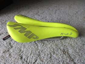 Kryt3 Selle Smp Saddle Fluorescent Yellow