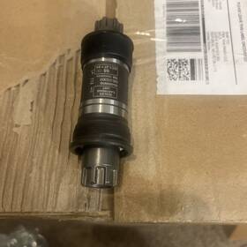 Ebbes300c18 Shimano Es300 73 X 118mm Octalink V2 Spline English Bottom Bracket