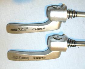 Y49398020 Shimano Deore Xt Quick Release Skewers - Front And Rear Set Mtb 100 / 135mm Nice
