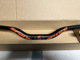 4b-sk3180050-101-v005-am Spank Spike 800 Vibrocore Handlebar 31.8mm Clamp 800mm 50mm Rise Black/orange