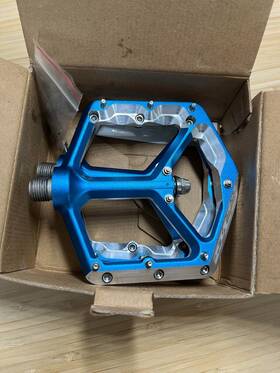 4p-002-201-0023-am Spank Oozy Mountain Bike Platform Pedals Blue