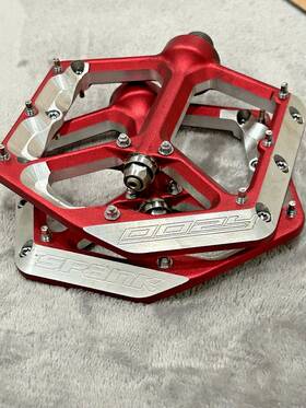 Spank 717760763071 Oozy Pedals - Platform Aluminum 9/16 Inch Red