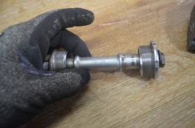 130-68 Specialized Vintage Flag Bottom Bracket Spindle 130mm X 68 Jis Square Taper
