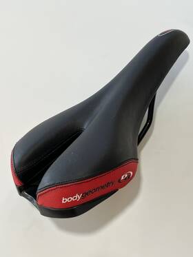 130-6b17 Specialized Body Geometry Bike Cutaway Saddle Black Red
