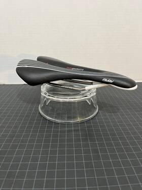 2711-2500 Specialized Ruby Expert Gel Saddle Ti Rails 143mm 208g Excellent Condition