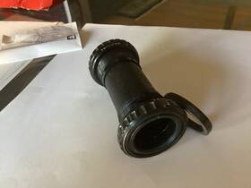 00.6418.015.000 Sram Dub English Bottom Bracket - English/bsa 68/73mm Black