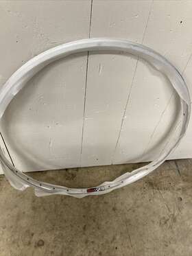 Iso630 Sun Cr18 Rim 27 Inch 32 Hole Silver Schrader Valve