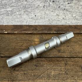 68-3s Suntour Vintage Grease Guard Bottom Bracket Spindle Jis Bsa Cromo Japan