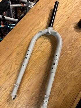 Surly 708752243194 Used-surly Wednesday 26 Inch 150 X 15 Thru Axle Fork 1-1/8 Straight Steerer Grey