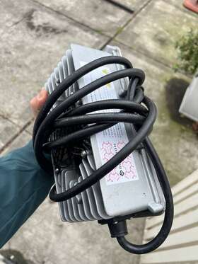 X260 Surron / Segway Original Charger - Light Bee X 67.2v 10a Us Connection 60v