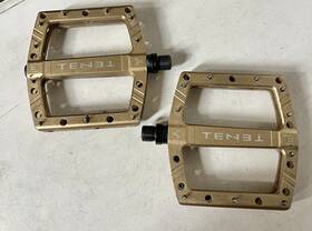 Tenet 646051853334 Occult V2 Pedals Gold / Bronze