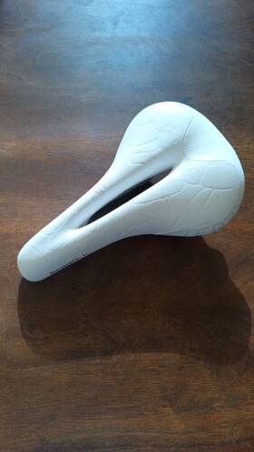 2104960 Terry Womens Butterfly Ti Bike Saddle Seat Comfortable Center Cutaway White