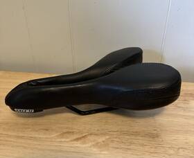 9004b50 Trek Bicycle Saddle Contoured Relief Zone Reflector On Back #9004b50