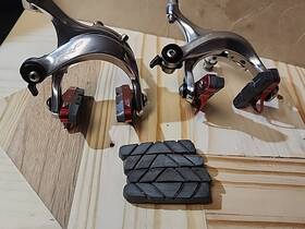 R740 Trp Caliper Cycling Brake Set With Alloy And Carbon Pads