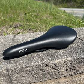 0998 Vetta Vintage Bicycle Seat Black Leather Road Racing Steel Rails Italy 1994