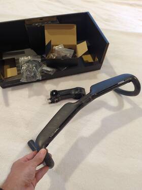 670-03070 Vision Metron Aero Carbon Road Handlebar 44 Cm C-c Internal Routing Drop Bars
