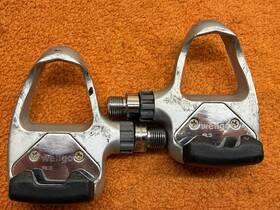 Wellgo 072774413393 R-3 Road Clipless Pedals 9/16 Inch Silver - Look Arc Cleat Compatible