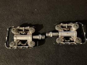C014 Wellgo M-17 Pair Of Silver Black Bicycle Pedals