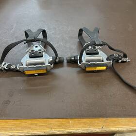 Lu961 Wellgo Alloy Road Pedals Silver With Clips And Straps