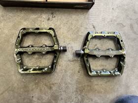 Wolf Tooth 810006807622 Waveform Olive Platform Pedal Large Aluminum 9/16 Inch Used