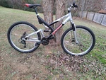 Giant Warp DS3 Mountain Bike. Fixed Price $300.00.