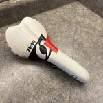 Oval Concepts 900 Seat Saddle U25 Carbon Rails Bicycle Biking White Red. Fixed Price $24.87.