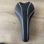 Oval Concepts 500T Triathlon Saddle 135 X 260 Mm, Chromo Rails, Black & White. Fixed Price $18.88.