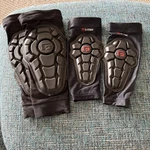 G-form PRO-X2 Elbow Pads Small/medium, Knee Youth Unmarked Size. Fixed Price $20.00.