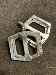 Dmr Vault Mtb Pedals Silver Billett Sealed Bearings 9/16 - Excellent Used Cond. Fixed Price $75.00.